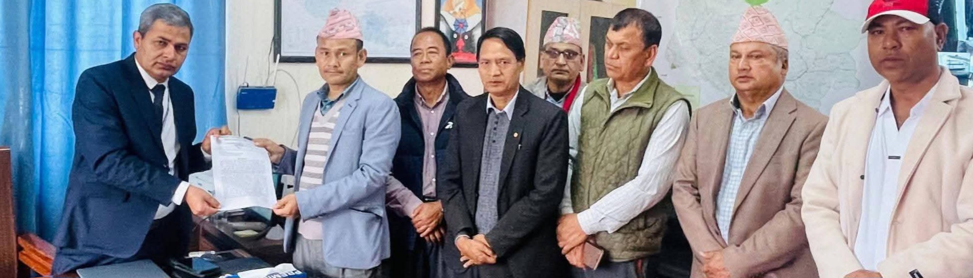एमाले अध्यक्ष ओलिको रिहाइको माग गर्दै सिन्धुपाल्चोक लगायत ७७ जिल्ला प्रशासनमा ज्ञापनपत्र