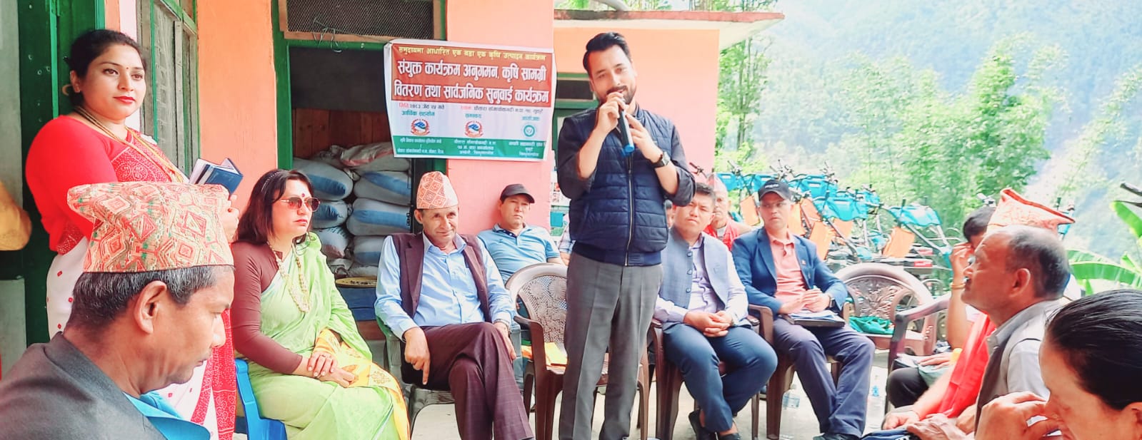 चौतारा–साँगाचोकगढी–१० मा ‘एक वडा एक कफी उत्पादन’ कार्यक्रमको अनुगमन, कृषि सामग्री वितरण तथा सार्वजनिक सुनुवाइ